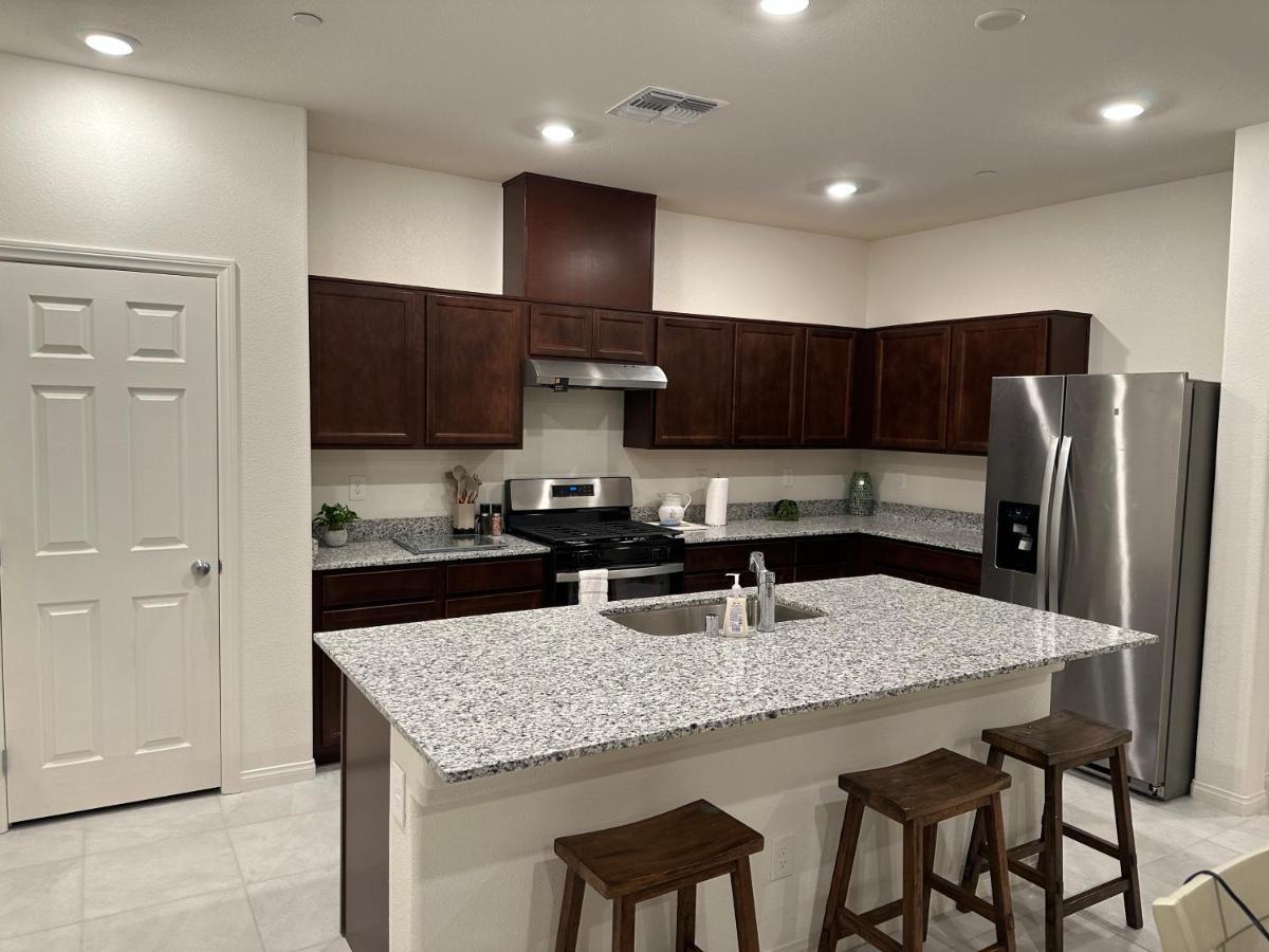 Beautiful Brand New 2 Bedroom Vegas Home! Fits 12 Or More,15-20 Minutes From Lv Strip Las Vegas Dış mekan fotoğraf
