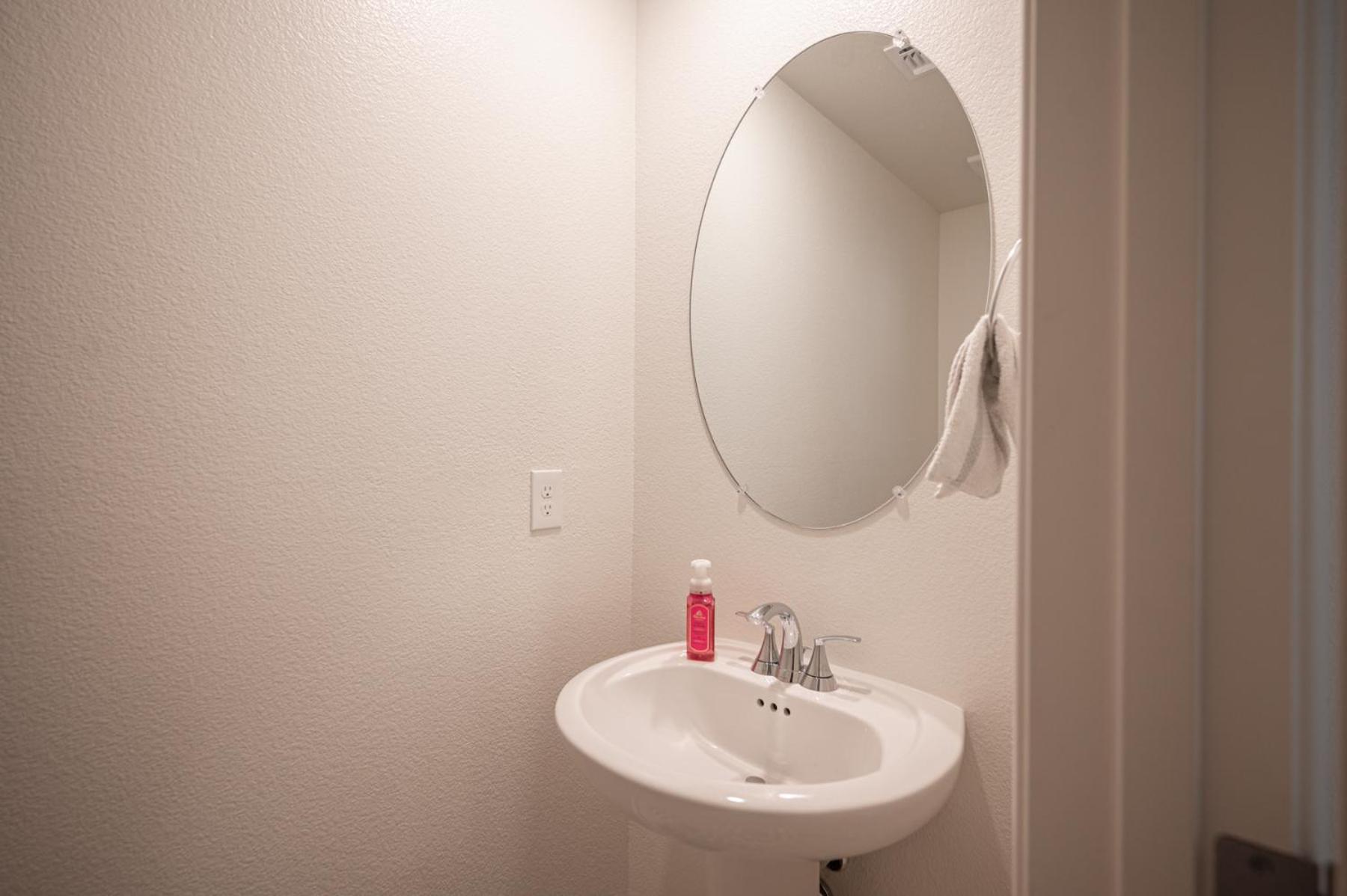 Beautiful Brand New 2 Bedroom Vegas Home! Fits 12 Or More,15-20 Minutes From Lv Strip Las Vegas Dış mekan fotoğraf